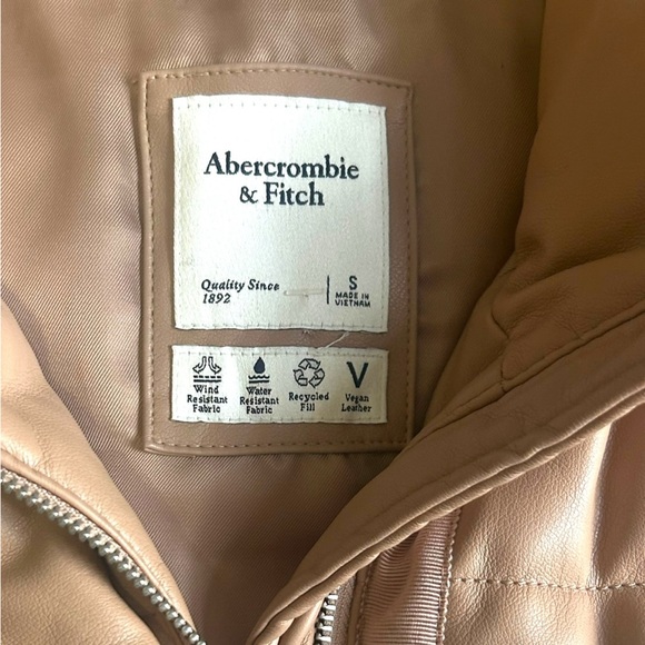 Abercrombie & Fitch Faux Leather Puffer Vest Camel Neutral Size Small - Picture 6 of 10